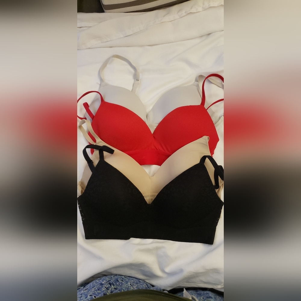4 vs pink wireless bras, 3 34b 1 36a
